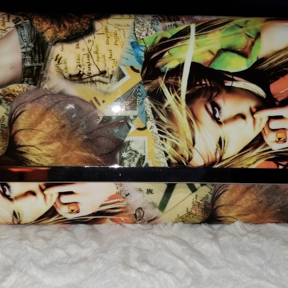 Glossy Magazine Fashonable Clutch - Picture 13 of 16